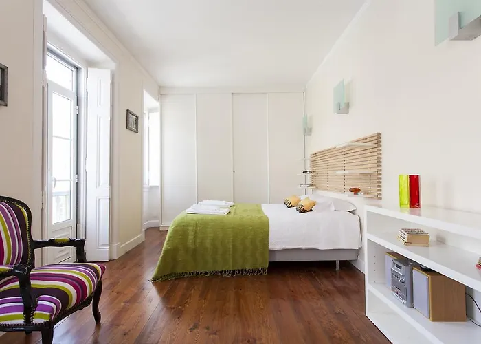 Joivy Spacious And Bright 1-Bed Flat With City Views In Lapa