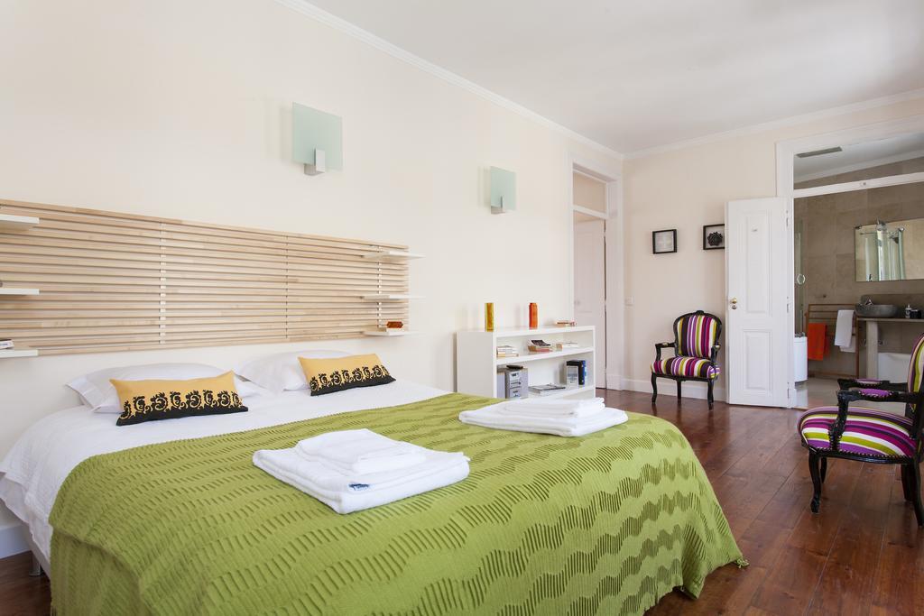 Joivy Spacious And Bright 1-bed Flat With Views In Lapa * Lisboa