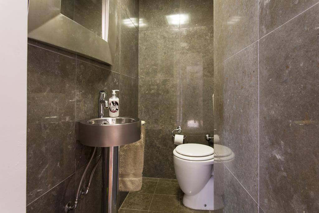 Joivy Spacious And Bright 1-bed Flat With Views In Lapa