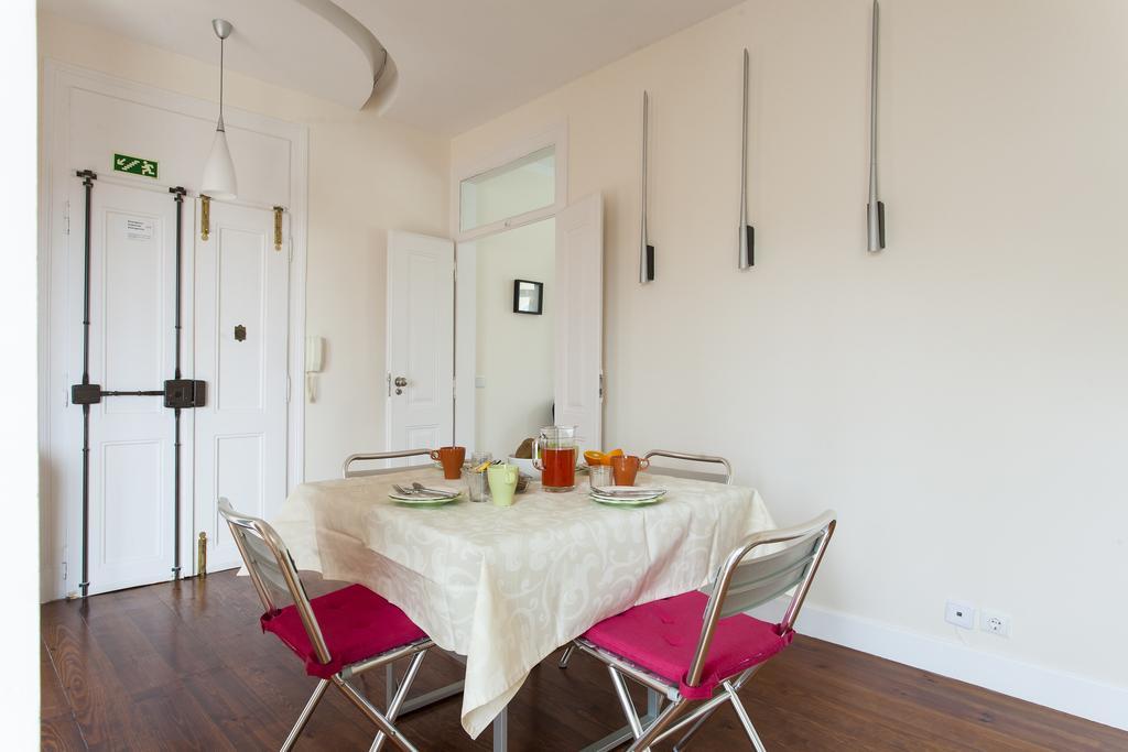 Joivy Spacious And Bright 1-bed Flat With Views In Lapa Apartamento Lisboa