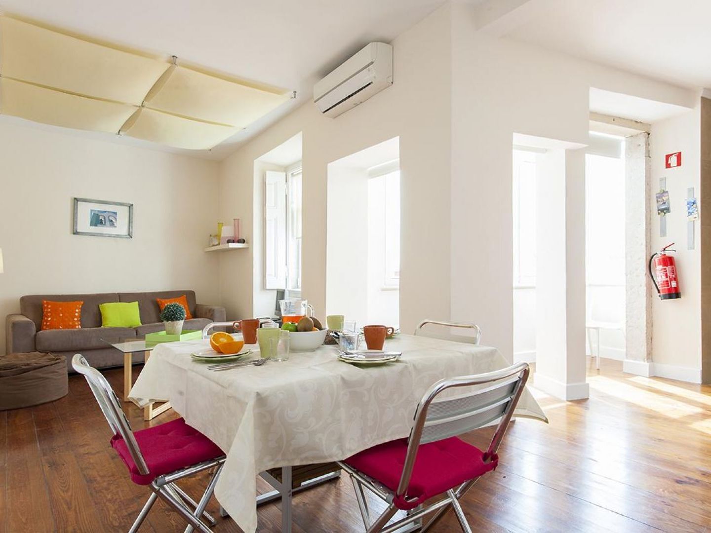 Joivy Spacious And Bright 1-bed Flat With Views In Lapa Lisboa